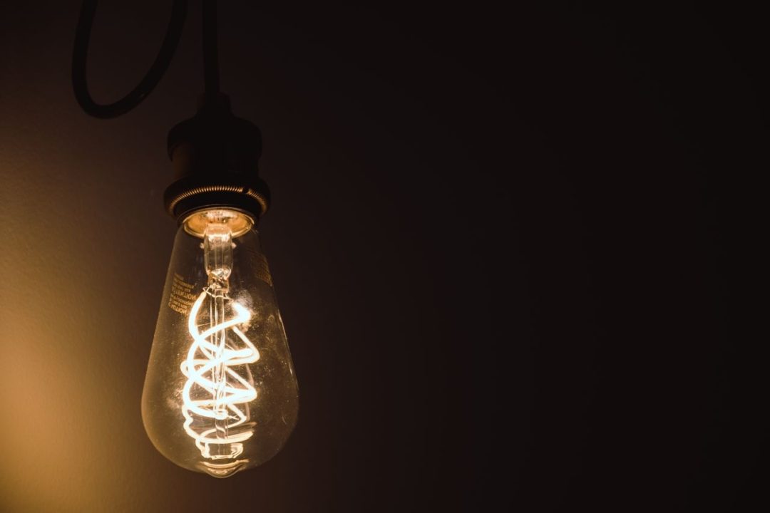 Ayudas a consumidores electrointensivos: qué compensaciones hay, requisitos y cómo solicitar